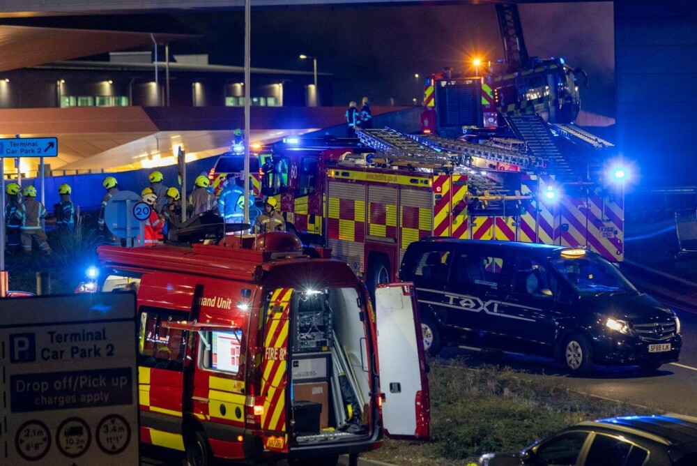 Toate zborurile de pe Aeroportul Luton au fost suspendate din cauza unui incendiu violent. Cinci persoane au ajuns la spital - Imaginea 5