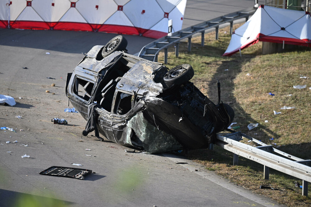 Grav accident în Germania. Şapte persoane au murit într-o coliziune în care a fost implicat un microbuz. FOTO - Imaginea 3