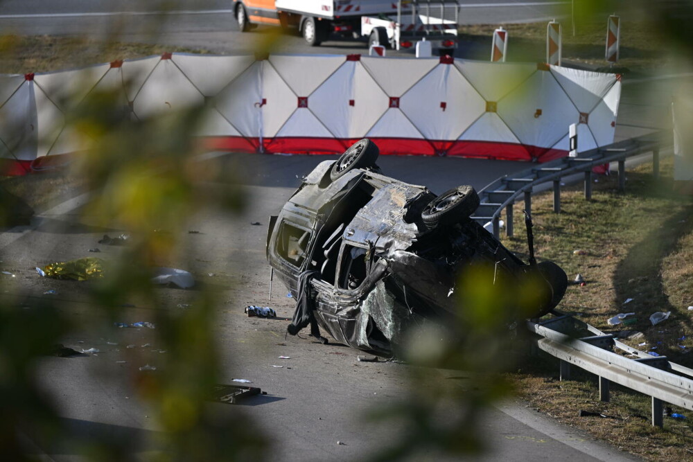 Grav accident în Germania. Şapte persoane au murit într-o coliziune în care a fost implicat un microbuz. FOTO - Imaginea 4