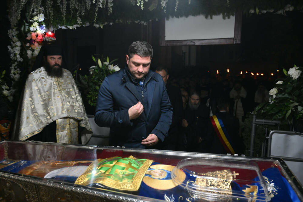 Pelerinaj la Sfânta Cuvioasă Parascheva. Mii de credincioși din toate colțurile țării s-au strâns la Iași. GALERIE FOTO - Imaginea 1