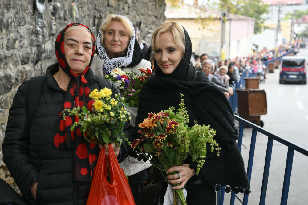 Pelerinaj la Sfânta Cuvioasă Parascheva. Mii de credincioși din toate colțurile țării s-au strâns la Iași. GALERIE FOTO - Imaginea 14