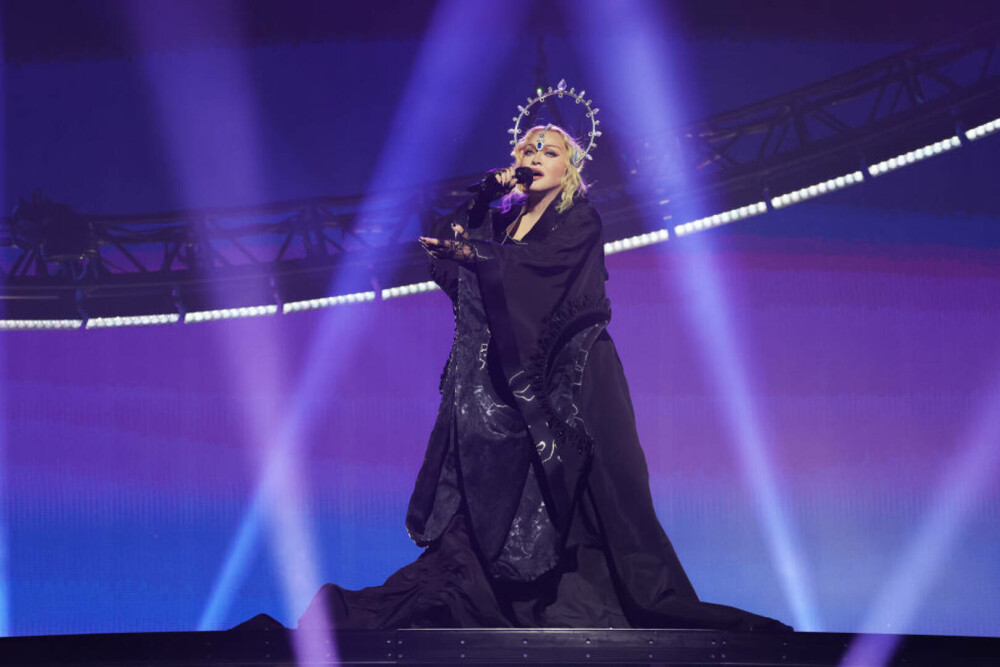 Madonna și-a început turneul cu o mărturisire șocantă pe scenă: 