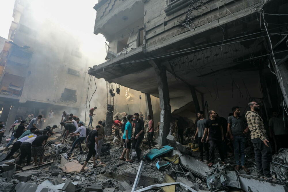 GALERIE FOTO. Cum arată Gaza după o săptămână de bombardamente ”de răzbunare” a Israelului, în urma atacului din 7 octombrie - Imaginea 3
