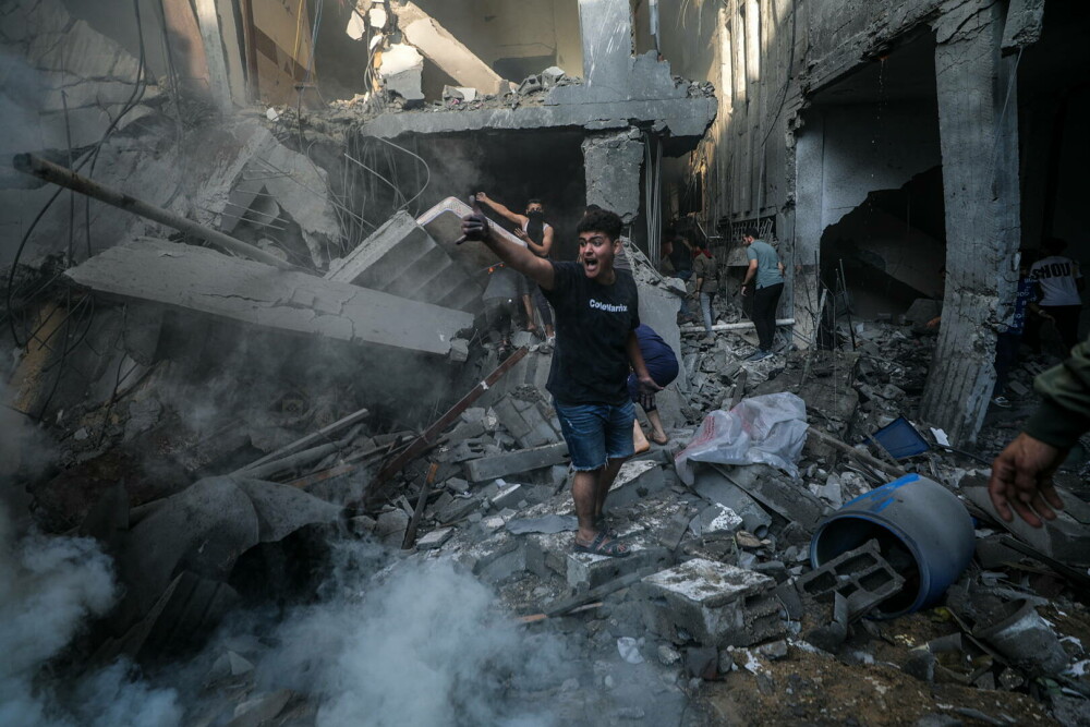 GALERIE FOTO. Cum arată Gaza după o săptămână de bombardamente ”de răzbunare” a Israelului, în urma atacului din 7 octombrie - Imaginea 5