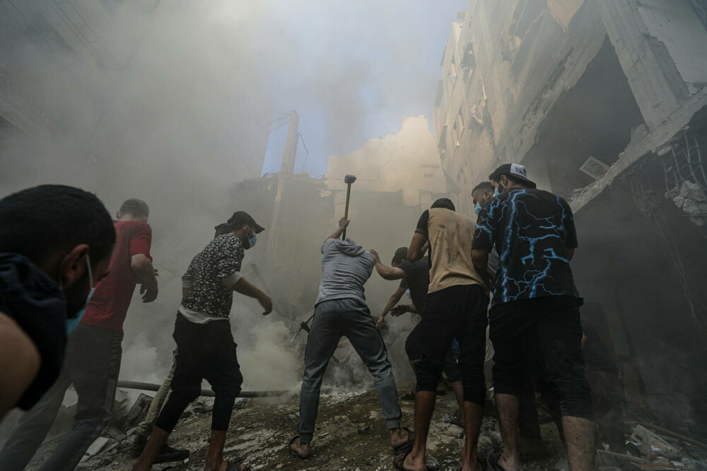 GALERIE FOTO. Cum arată Gaza după o săptămână de bombardamente ”de răzbunare” a Israelului, în urma atacului din 7 octombrie - Imaginea 6