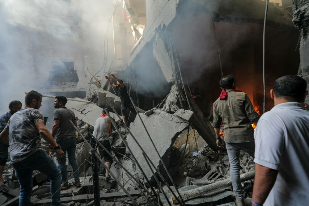 GALERIE FOTO. Cum arată Gaza după o săptămână de bombardamente ”de răzbunare” a Israelului, în urma atacului din 7 octombrie - Imaginea 12