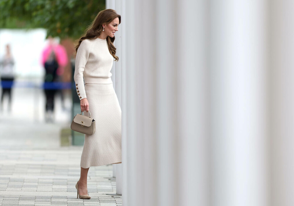 Prințesa Kate Middleton se îmbracă de la Piatra Neamț. ”Grația divină ne-a ajutat” GALERIE FOTO - Imaginea 22