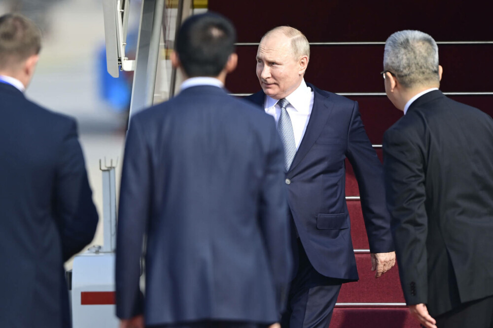 Putin se teme de asasinare chiar și la ”prietenul său drag” Xi Jinping. În Kârgâzstan a oprit activitatea în toată țara FOTO - Imaginea 14