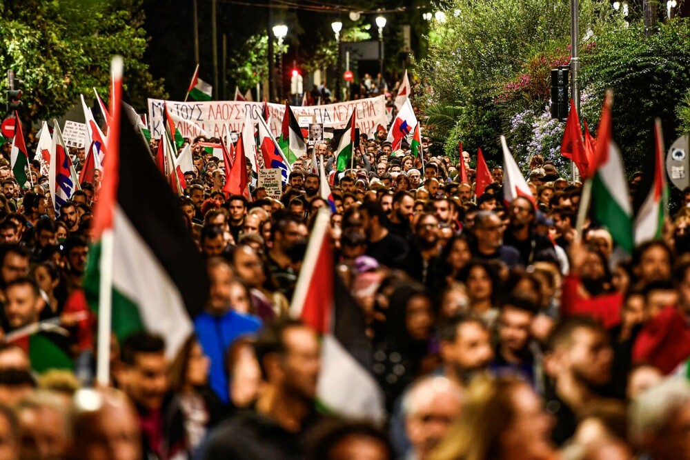„Angoasă și groază.” 10.000 de persoane protestează în Atena în sprijinul palestinienilor. FOTO - Imaginea 4