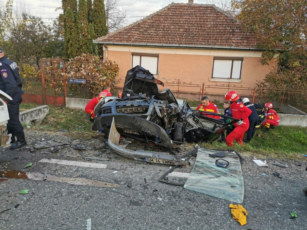 Accident între 3 mașini pe un drum din Satu Mare. Cinci persoane au fost rănite | FOTO - Imaginea 1