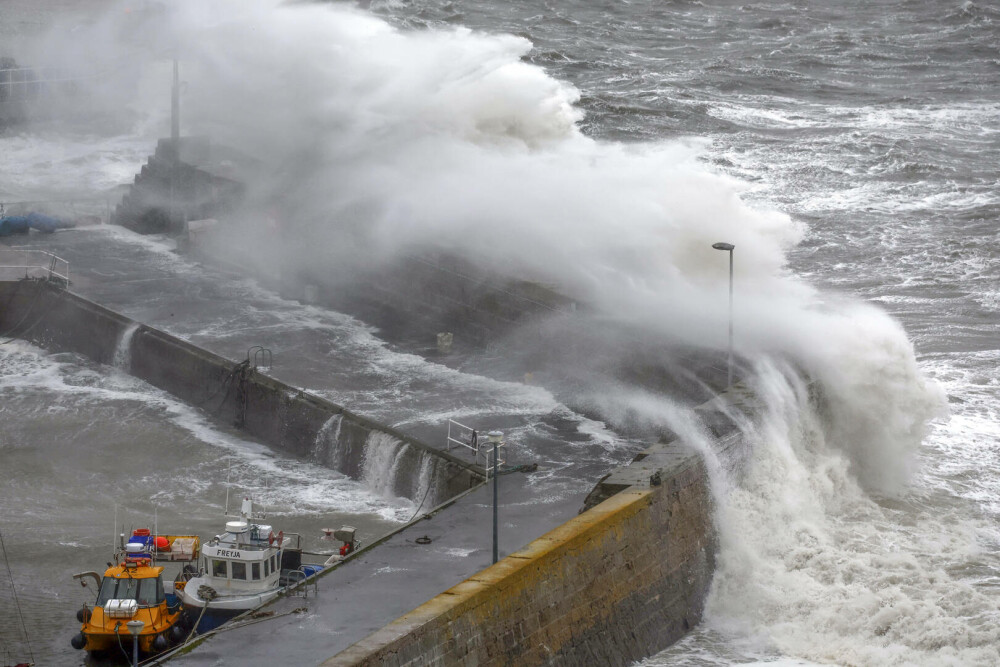Furtuna Babet face ravagii în Regatul Unit. O femeie a murit în urma inundaţiilor și sute de locuinţe au fost evacuate - Imaginea 5