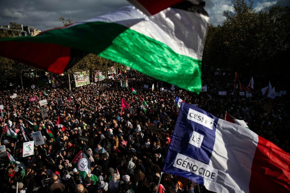 „Gaza, Parisul este cu tine”. Aproximativ 15.000 de oameni au cerut încetarea loviturilor aeriene israeliene - Imaginea 4