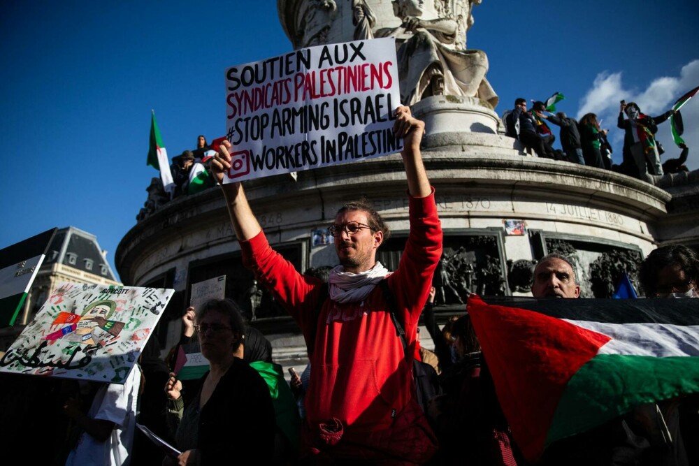 „Gaza, Parisul este cu tine”. Aproximativ 15.000 de oameni au cerut încetarea loviturilor aeriene israeliene - Imaginea 6