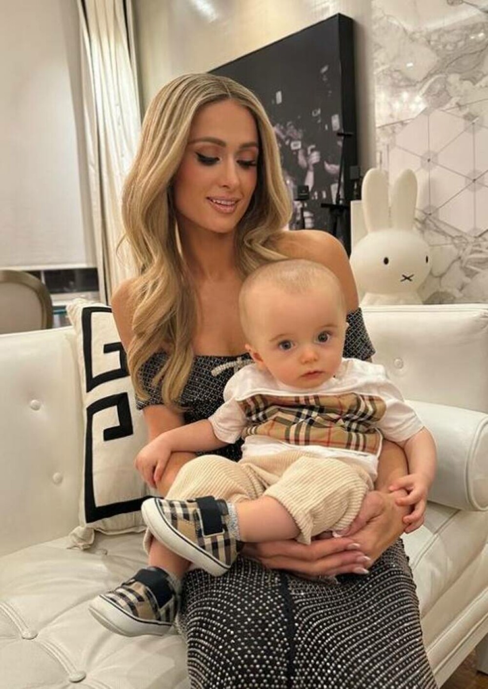 Paris Hilton împărtășește cu fanii primele fotografii cu bebelușul ei. Imaginile au făcut furori pe Internet | FOTO - Imaginea 3