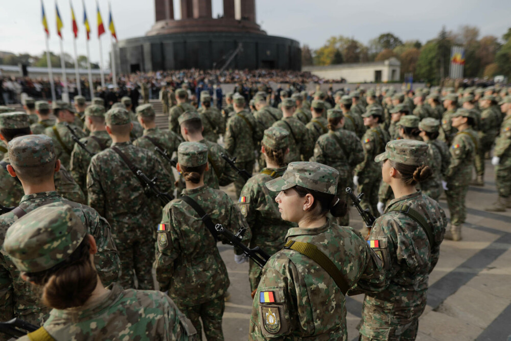 Ziua Armatei Române. Iohannis, prezent la ceremonia militară din Parcul Carol: Europa se confruntă cu o criză fără precedent - Imaginea 6