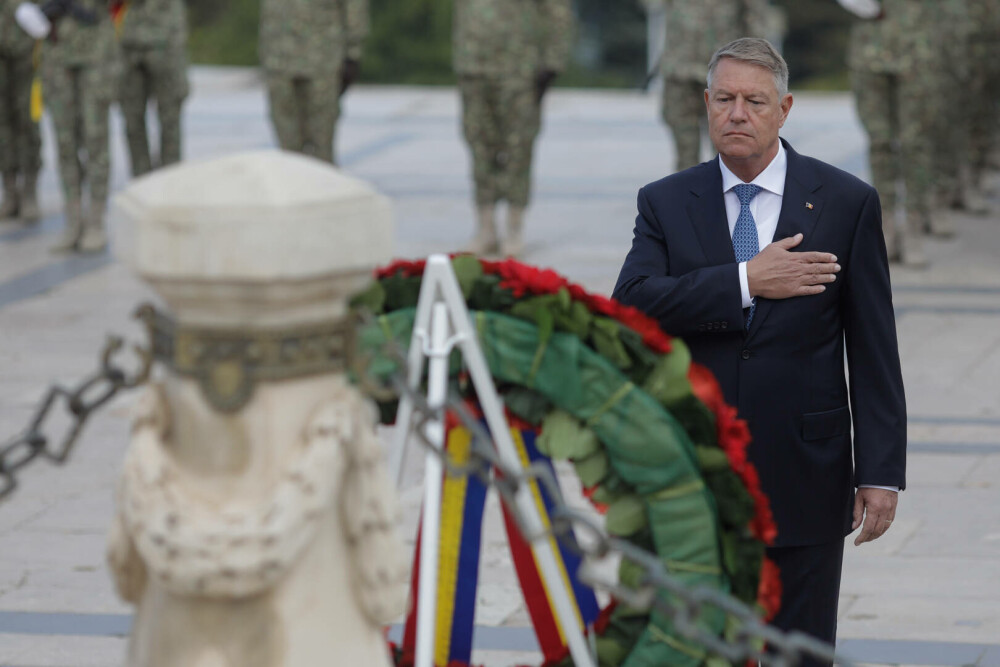Ziua Armatei Române. Iohannis, prezent la ceremonia militară din Parcul Carol: Europa se confruntă cu o criză fără precedent - Imaginea 9