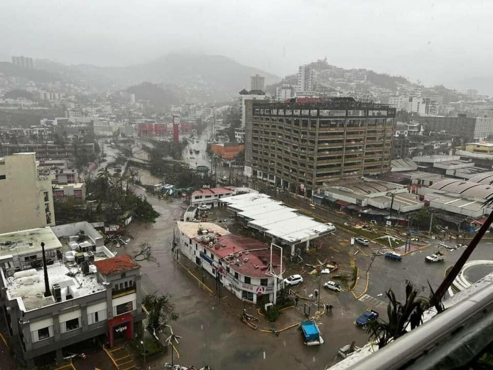 Aproape 100 de persoane au murit sau au dispărut în Acapulco, după uraganul Otis - Imaginea 2
