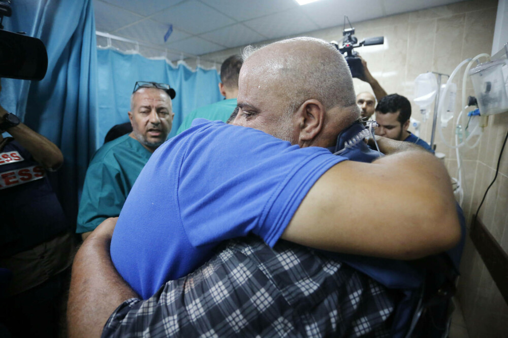 Cine este jurnalistul Al Jazeera care și-a pierdut toata familia în urma unui atac israelian. Imagini cutremurătoare din Gaza - Imaginea 3