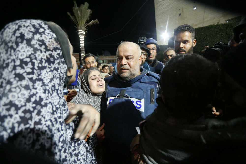 Cine este jurnalistul Al Jazeera care și-a pierdut toata familia în urma unui atac israelian. Imagini cutremurătoare din Gaza - Imaginea 4