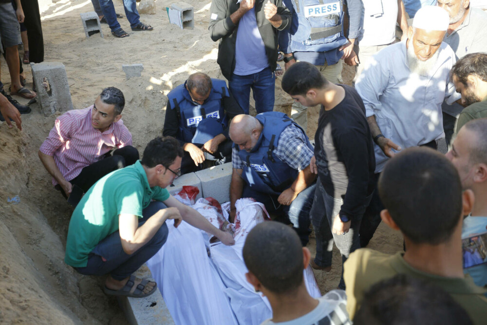 Cine este jurnalistul Al Jazeera care și-a pierdut toata familia în urma unui atac israelian. Imagini cutremurătoare din Gaza - Imaginea 8