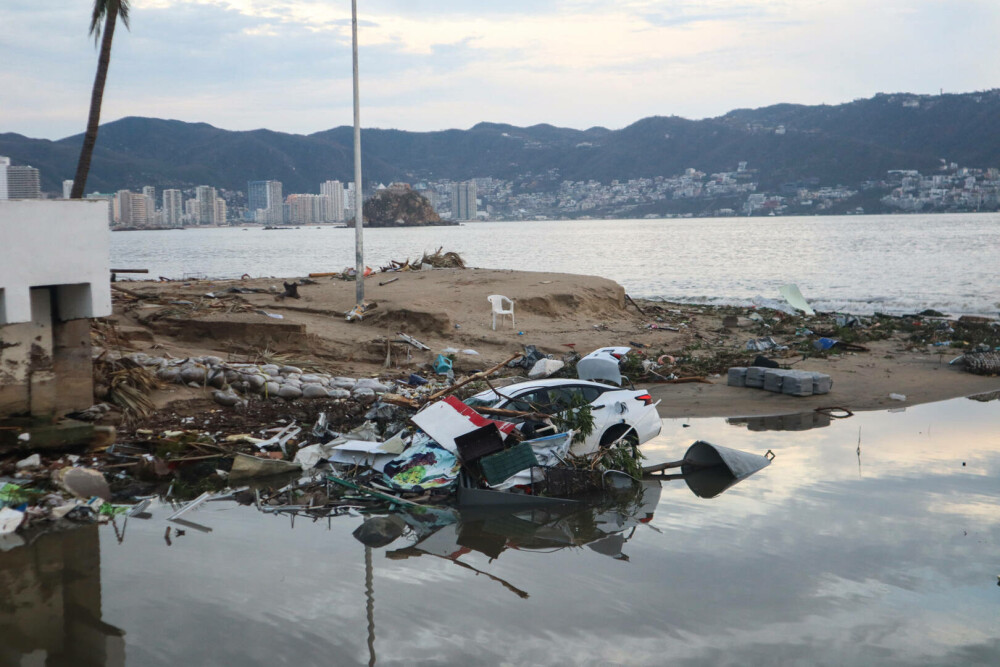 Aproape 100 de persoane au murit sau au dispărut în Acapulco, după uraganul Otis - Imaginea 1