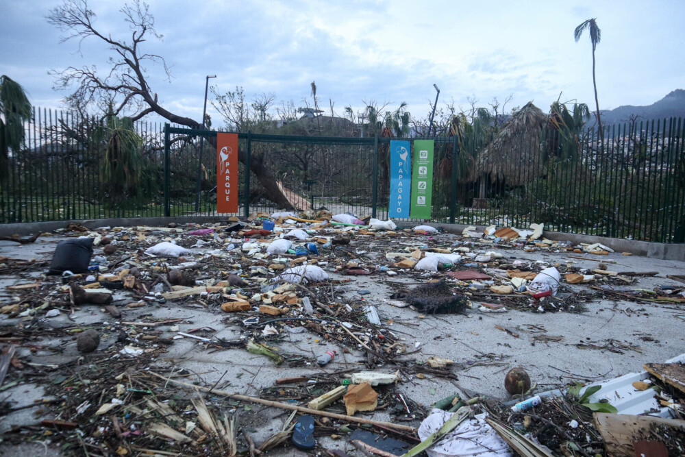 „Este cu adevărat un dezastru”. Urganul Otis a devastat Mexicul: cel puţin 27 de morți și 2 dispăruți - Imaginea 4