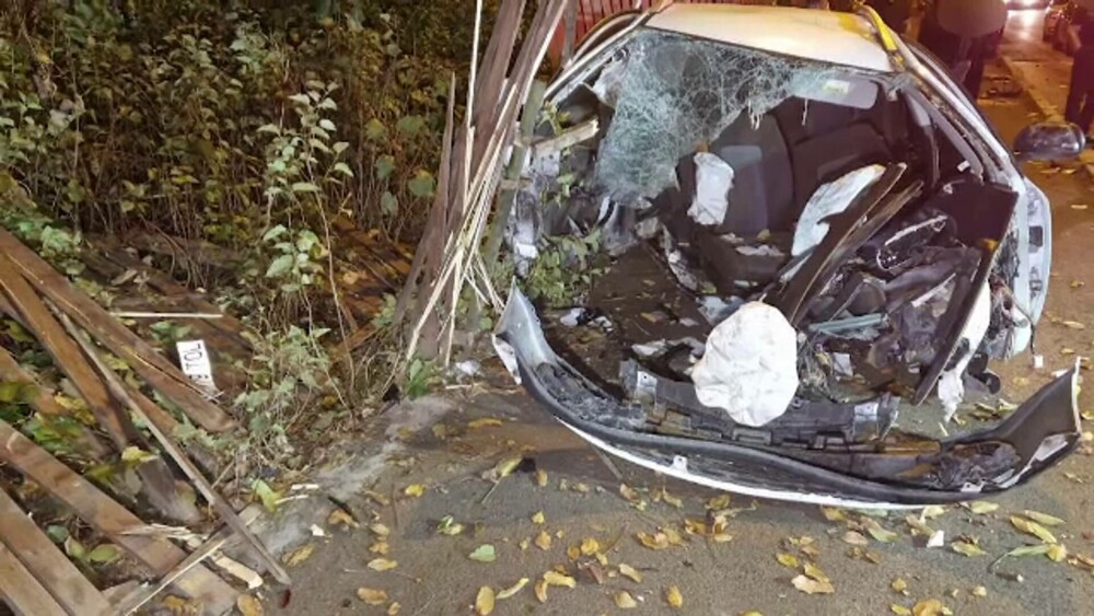 O întrecere între doi șoferi s-a terminat tragic. Un tânăr din Constanța a murit pe loc după ce mașina lui s-a rupt în două - Imaginea 3
