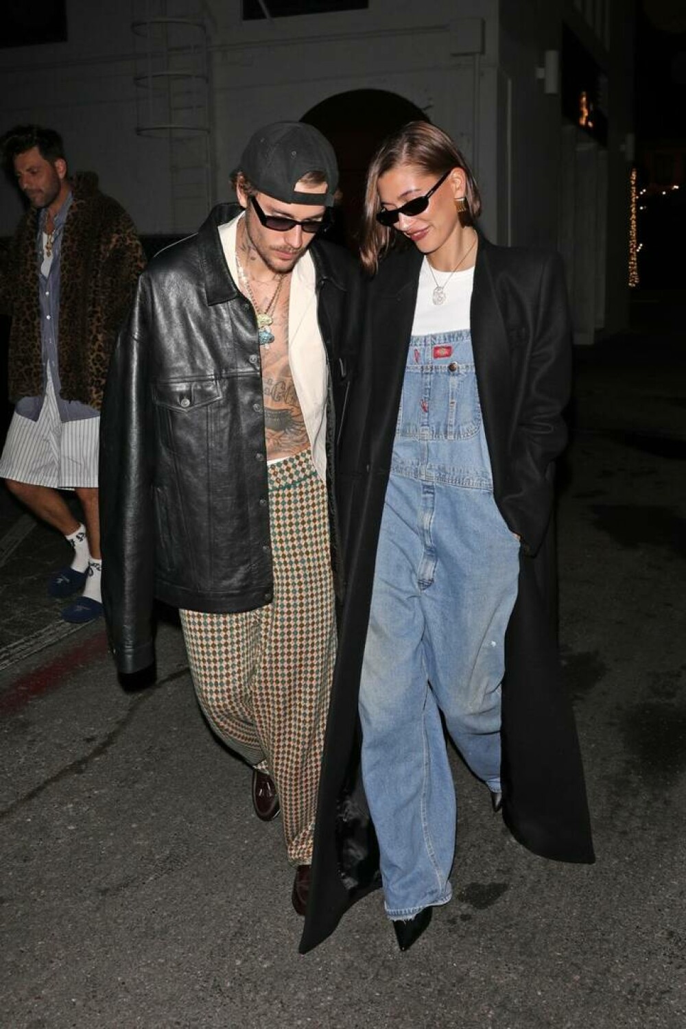 Justin și Hailey Bieber, de nedespărțit. În ce ținute au fost surprinși cei doi pe străzile din Beverly Hills. FOTO - Imaginea 2