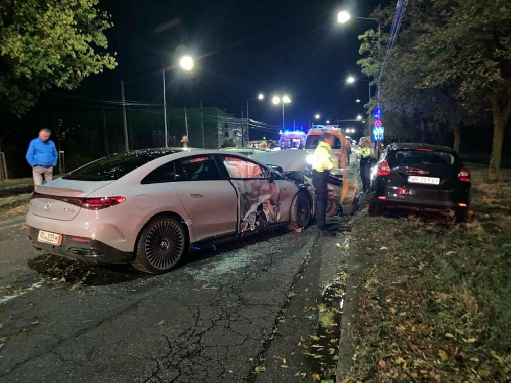 Accident cu trei mașini în Arad. Șase persoane au fost rănite și transportate la spital | FOTO - Imaginea 3