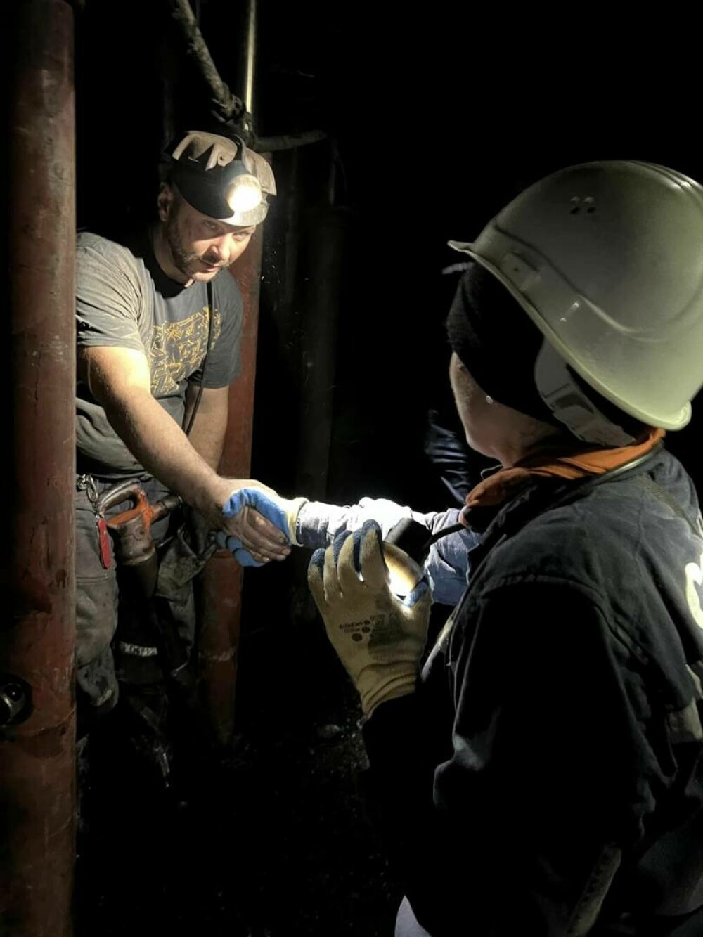 Ministrul Muncii a coborât în Mina Vulcan. Imagini inedite cu Simona Bucura-Oprescu, între mineri GALERIE FOTO - Imaginea 1