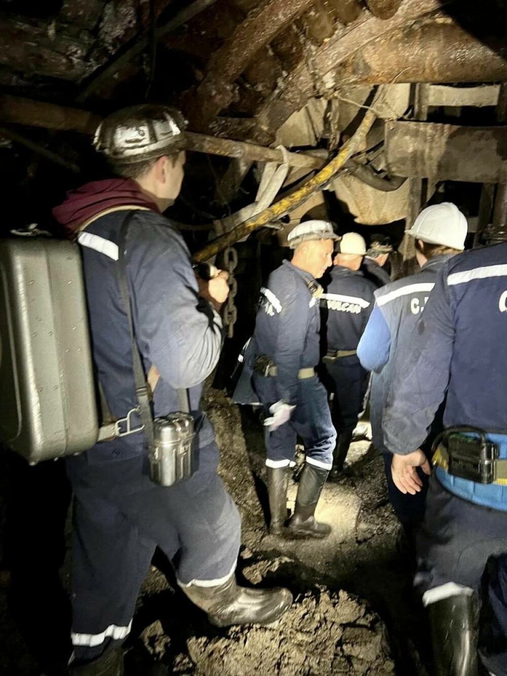 Ministrul Muncii a coborât în Mina Vulcan. Imagini inedite cu Simona Bucura-Oprescu, între mineri GALERIE FOTO - Imaginea 2