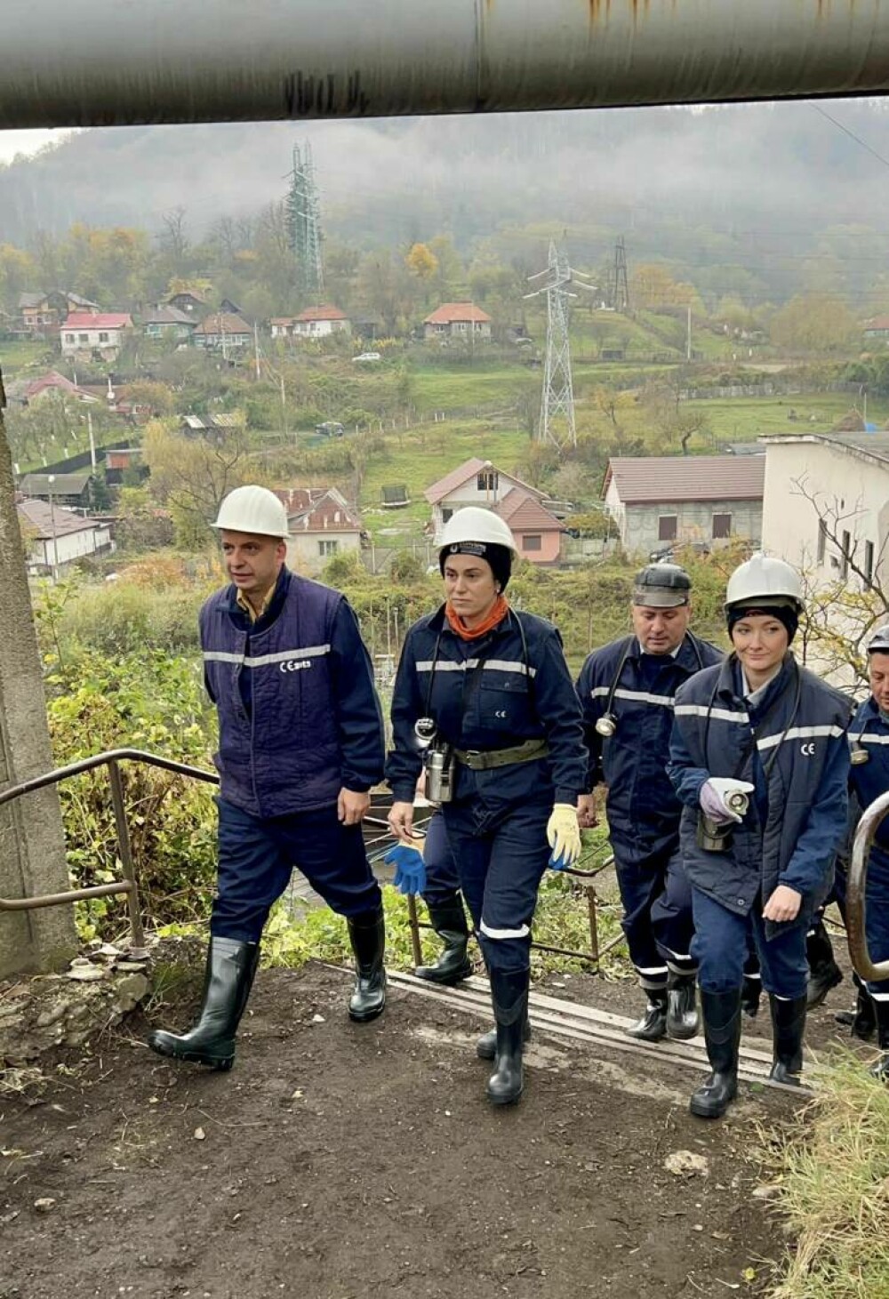 Ministrul Muncii a coborât în Mina Vulcan. Imagini inedite cu Simona Bucura-Oprescu, între mineri GALERIE FOTO - Imaginea 7