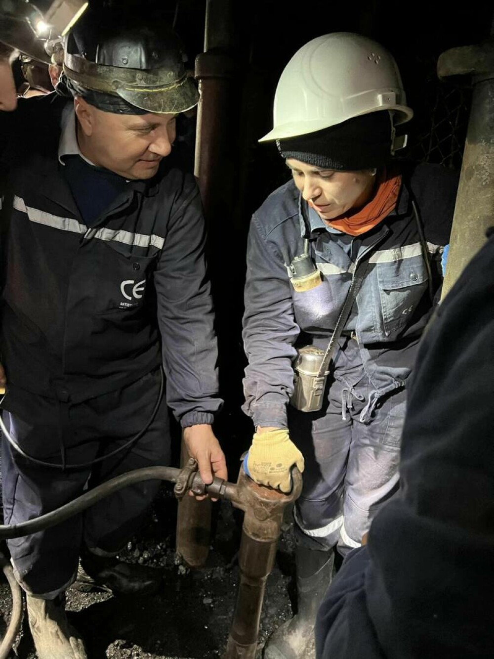 Ministrul Muncii a coborât în Mina Vulcan. Imagini inedite cu Simona Bucura-Oprescu, între mineri GALERIE FOTO - Imaginea 9