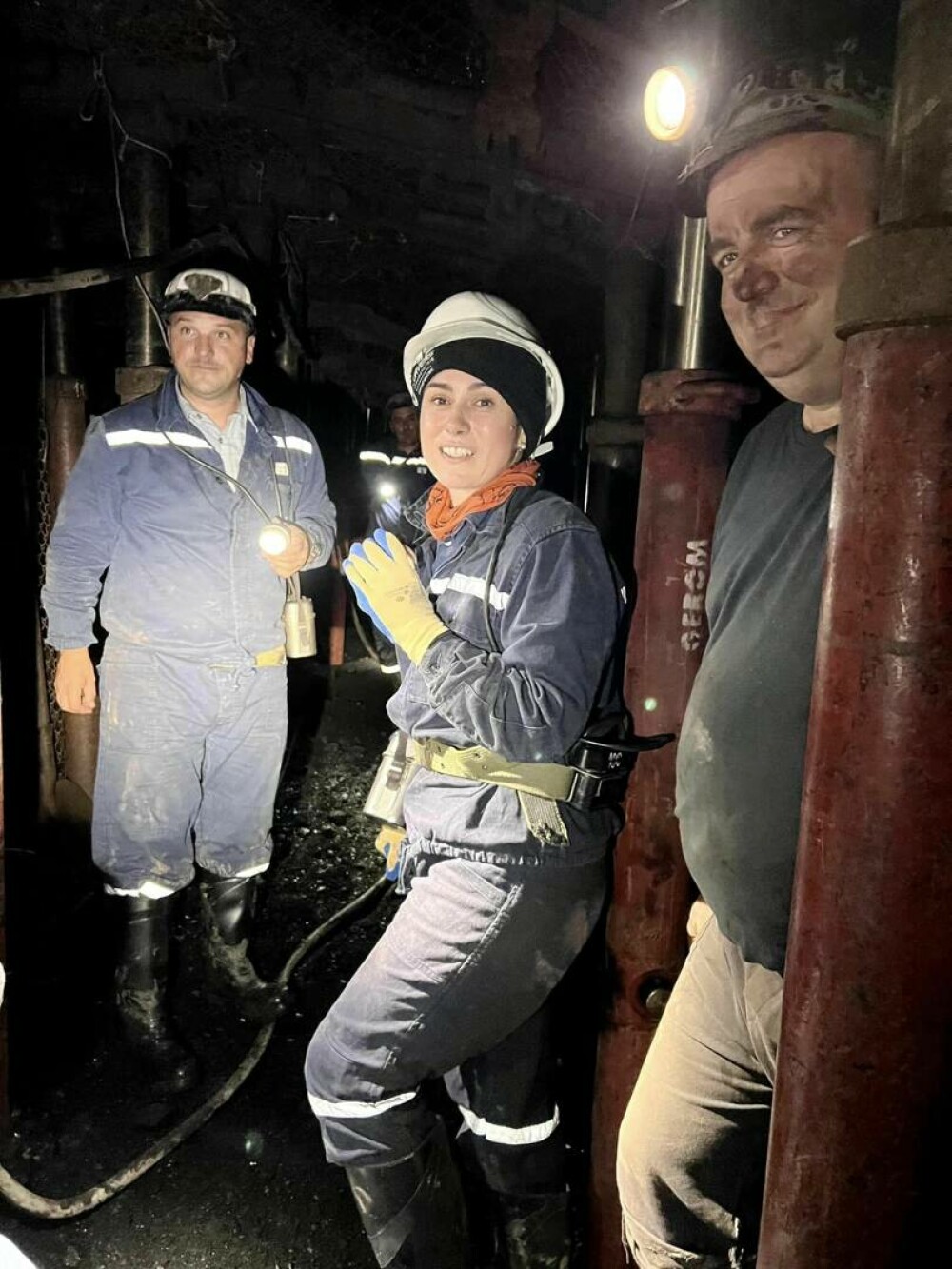 Ministrul Muncii a coborât în Mina Vulcan. Imagini inedite cu Simona Bucura-Oprescu, între mineri GALERIE FOTO - Imaginea 11