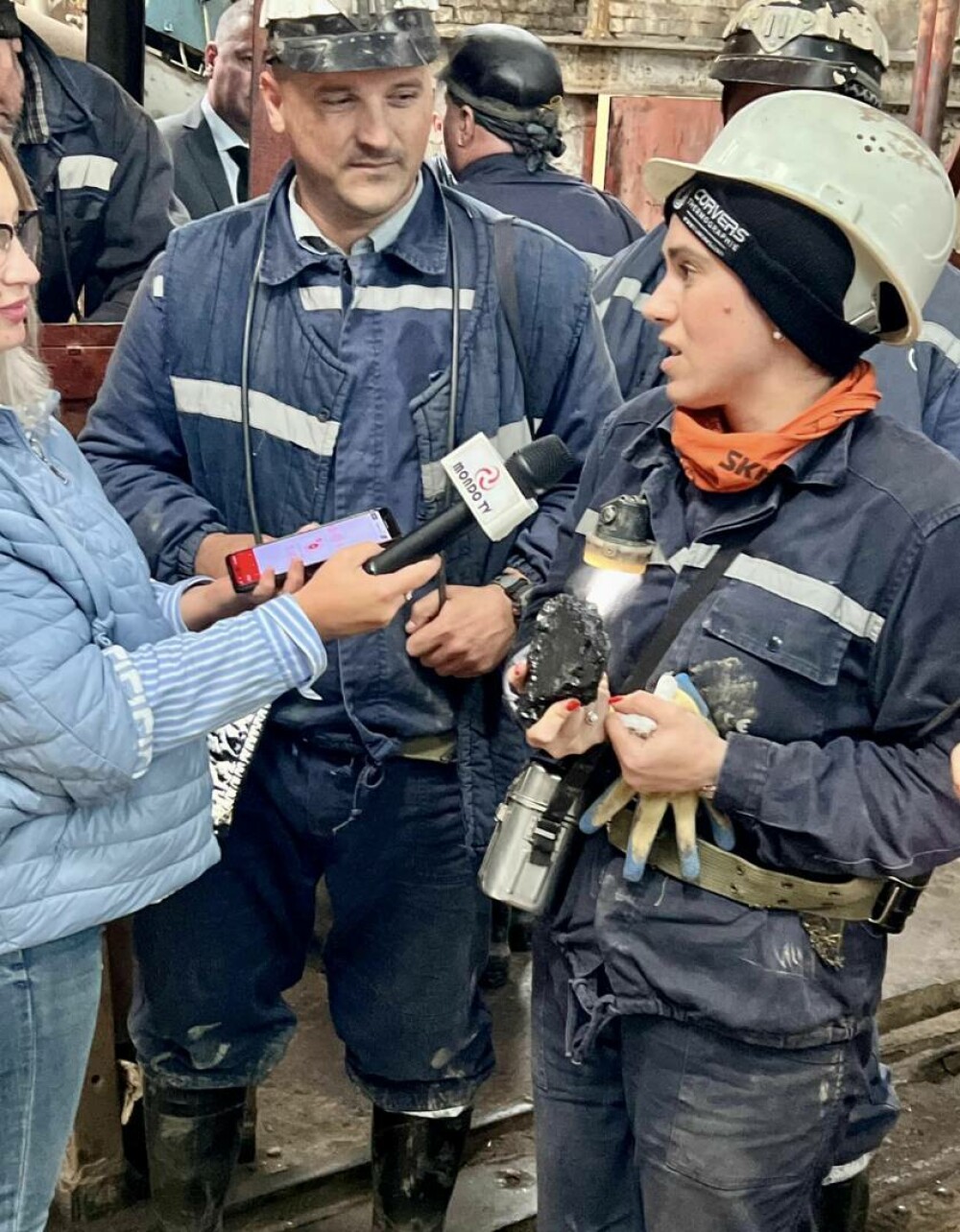Ministrul Muncii a coborât în Mina Vulcan. Imagini inedite cu Simona Bucura-Oprescu, între mineri GALERIE FOTO - Imaginea 21