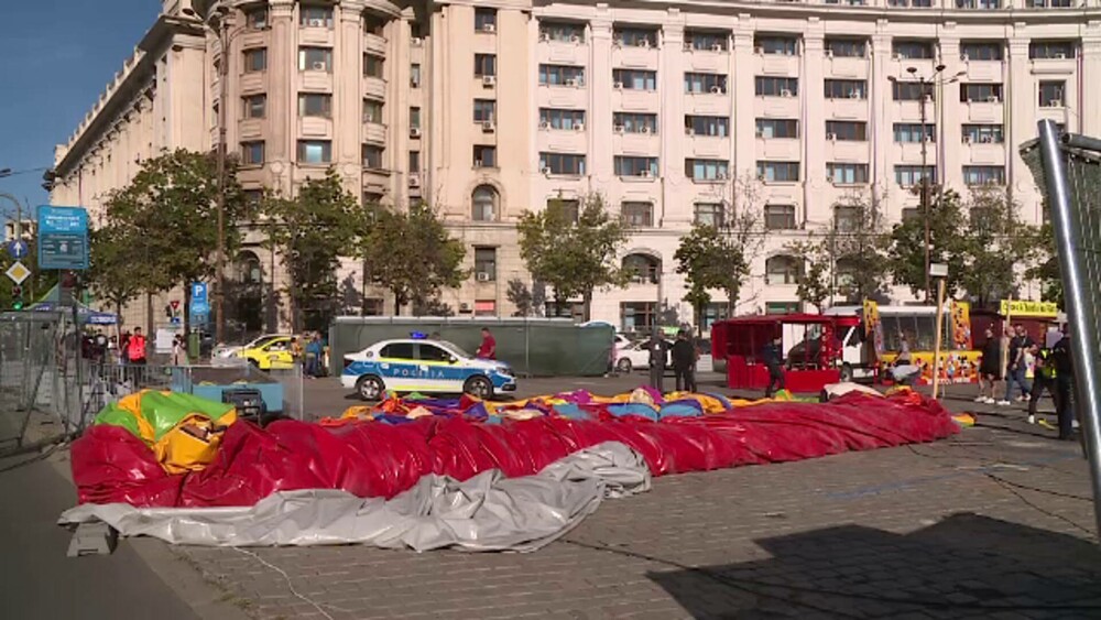 Incident la un festival din București. Patru copii au fost răniți după ce un tobogan gonflabil a fost luat de vânt. FOTO - Imaginea 5