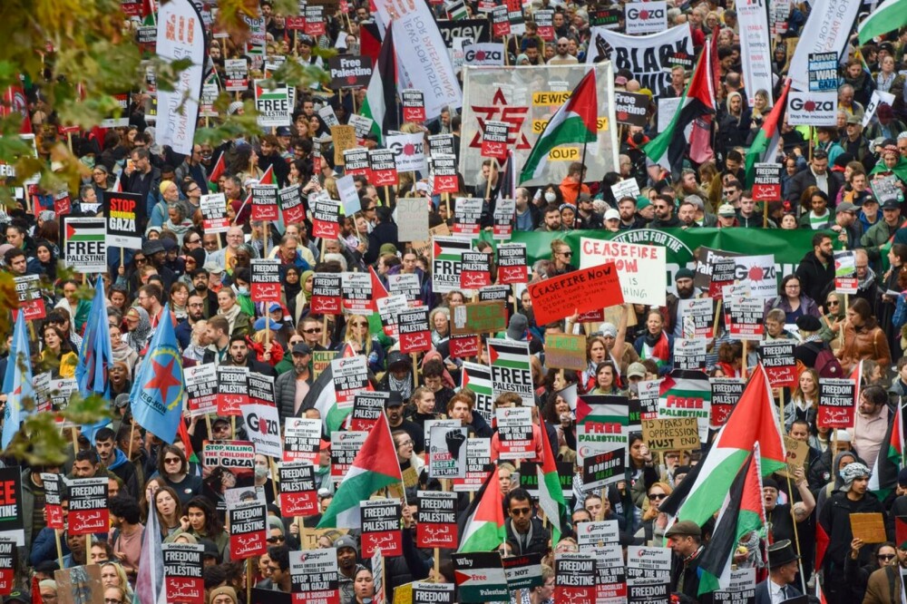 „Urgenţa este încetarea focului”. Proteste pro-palestiniene în mai multe țări din întreaga lume - Imaginea 5