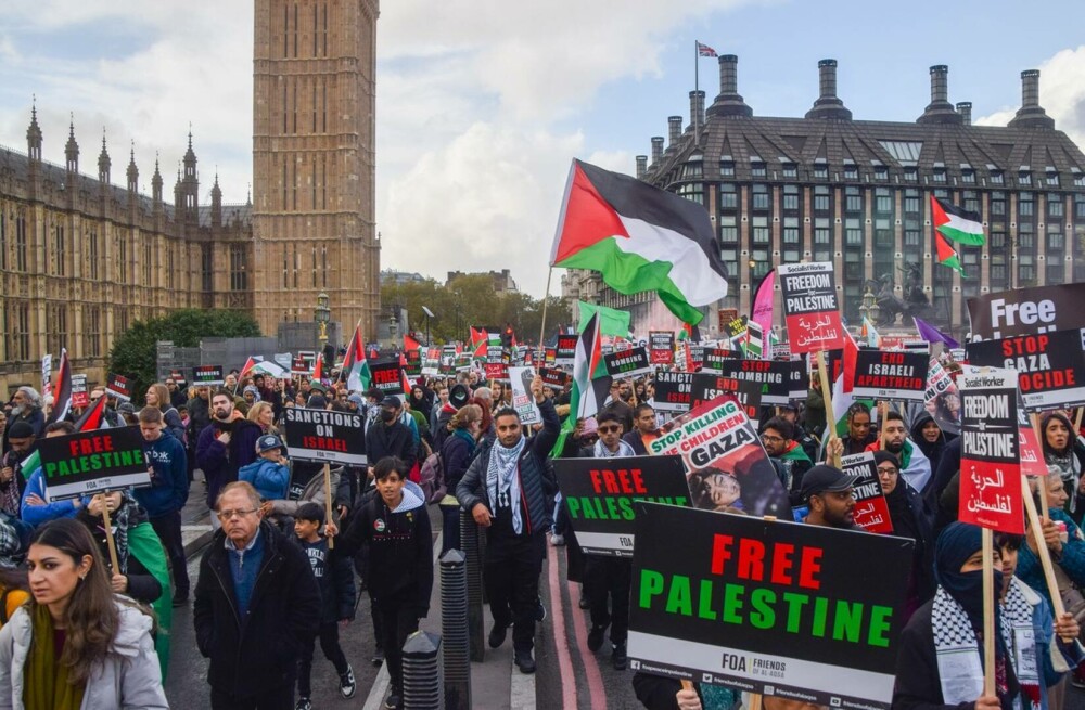„Urgenţa este încetarea focului”. Proteste pro-palestiniene în mai multe țări din întreaga lume - Imaginea 1