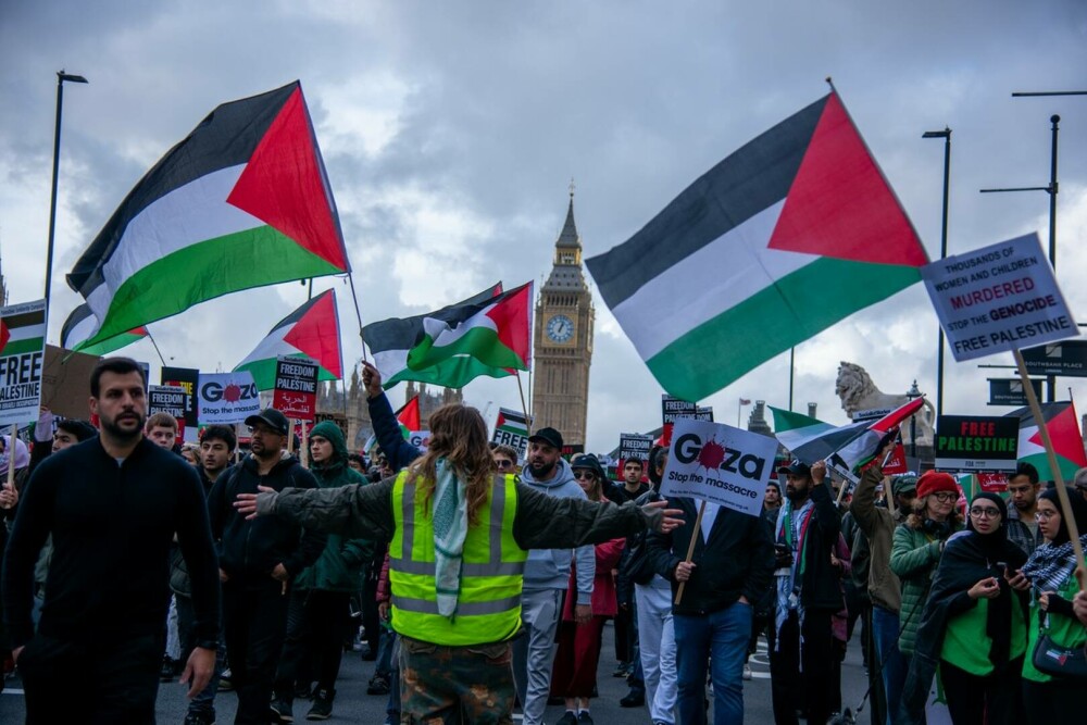 „Urgenţa este încetarea focului”. Proteste pro-palestiniene în mai multe țări din întreaga lume - Imaginea 6