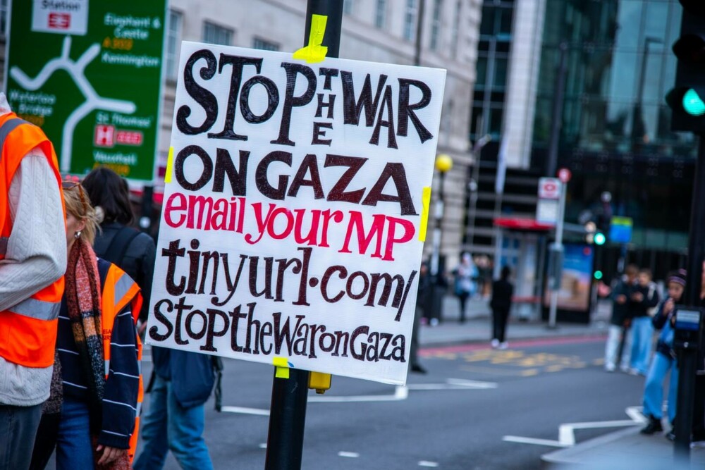 „Urgenţa este încetarea focului”. Proteste pro-palestiniene în mai multe țări din întreaga lume - Imaginea 7