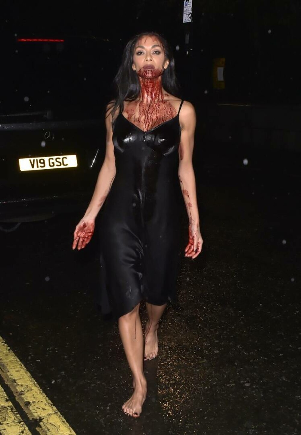 Nicole Scherzinger, desculță și plină de sânge pe străzile din Londra. Vedeta a șocat cu apariția sa | GALERIE FOTO - Imaginea 2