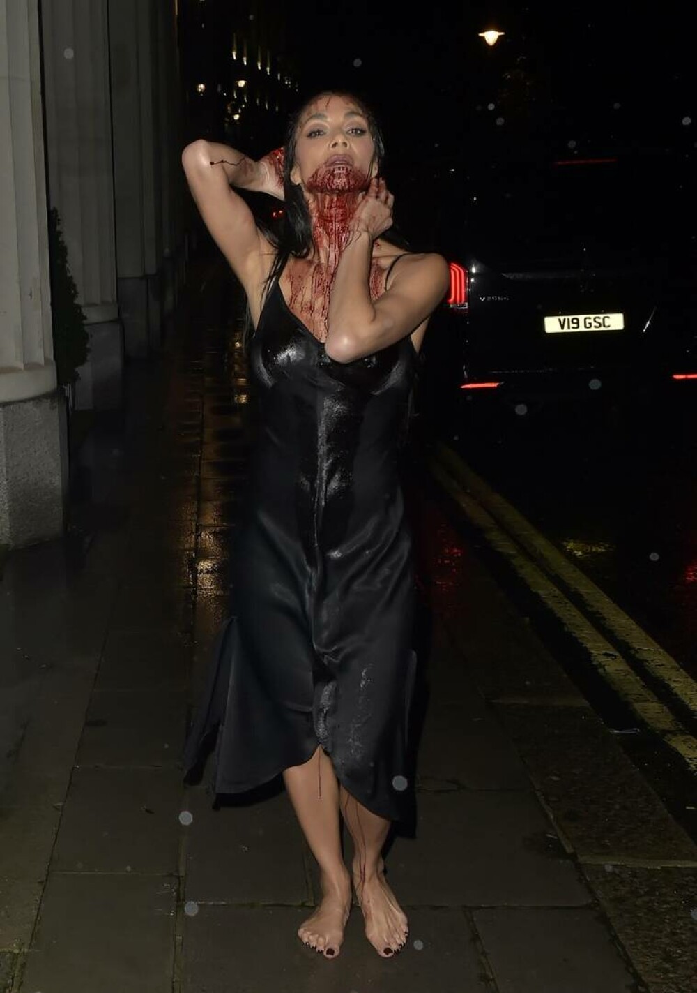 Nicole Scherzinger, desculță și plină de sânge pe străzile din Londra. Vedeta a șocat cu apariția sa | GALERIE FOTO - Imaginea 3
