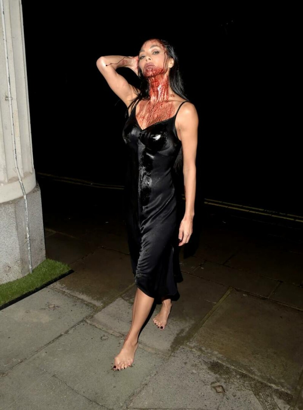Nicole Scherzinger, desculță și plină de sânge pe străzile din Londra. Vedeta a șocat cu apariția sa | GALERIE FOTO - Imaginea 4