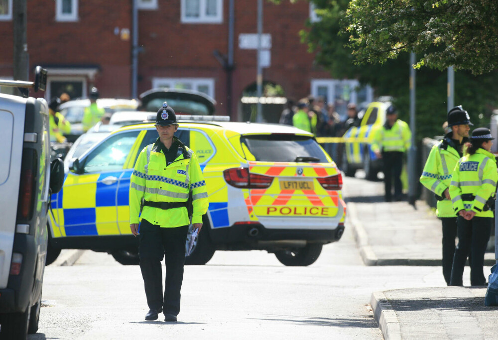 Bărbat anchetat după ce s-a costumat de Halloween în teroristul care a ucis 22 de oameni la un concert din Manchester - Imaginea 13