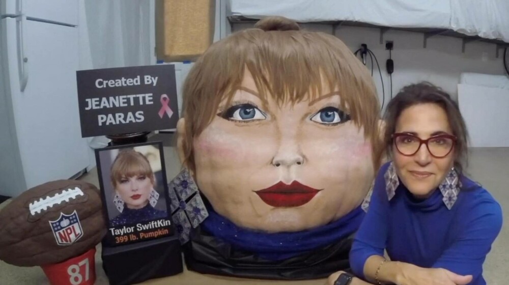 O femeie din Ohio a petrecut 10 ore pictând chipul lui Taylor Swift pe un dovleac de 180 de kilograme pentru Halloween - Imaginea 1