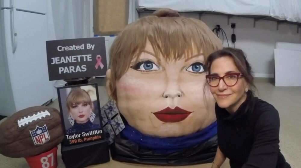 O femeie din Ohio a petrecut 10 ore pictând chipul lui Taylor Swift pe un dovleac de 180 de kilograme pentru Halloween - Imaginea 2