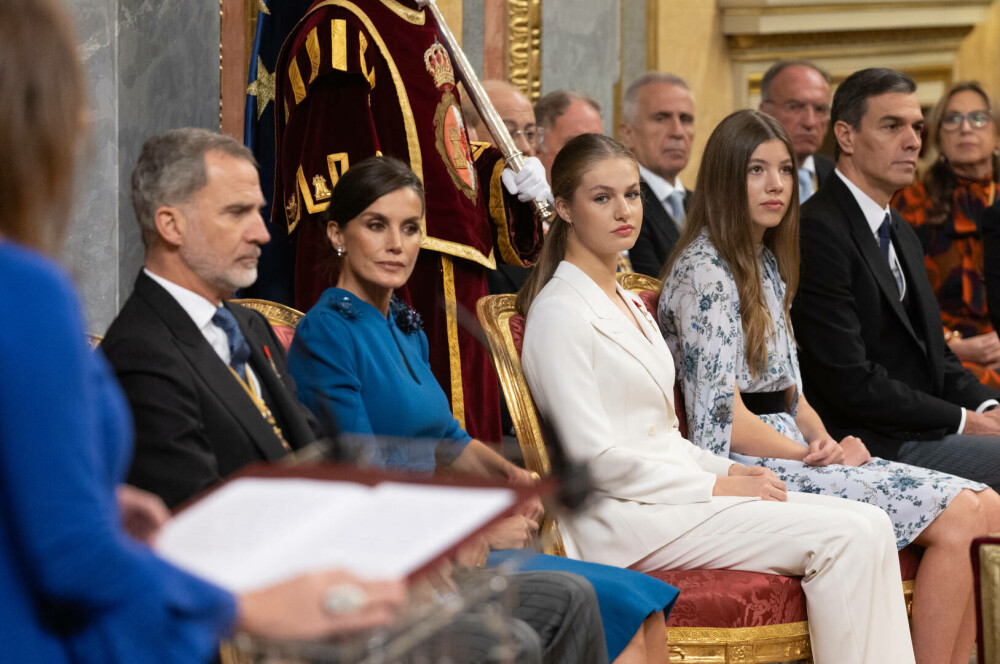 Prinţesa Leonor, moştenitoarea tronului Spaniei, a jurat credinţă faţă de Constituţia ţării sale. GALERIE FOTO - Imaginea 1