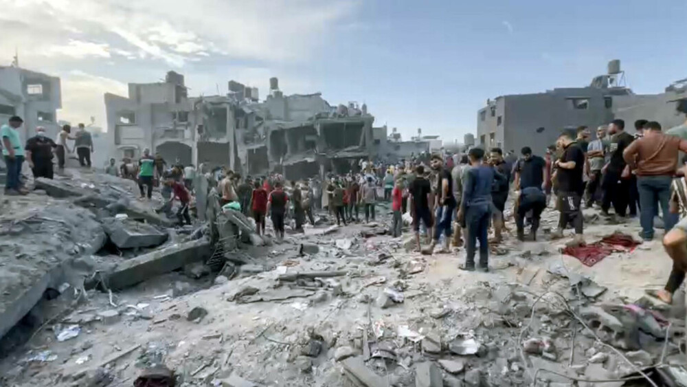 Israelul a bombardat o tabără de refugiați din Fâșia Gaza. Hamas anunță 50 de morți. Un comandant al grupării a fost eliminat - Imaginea 1
