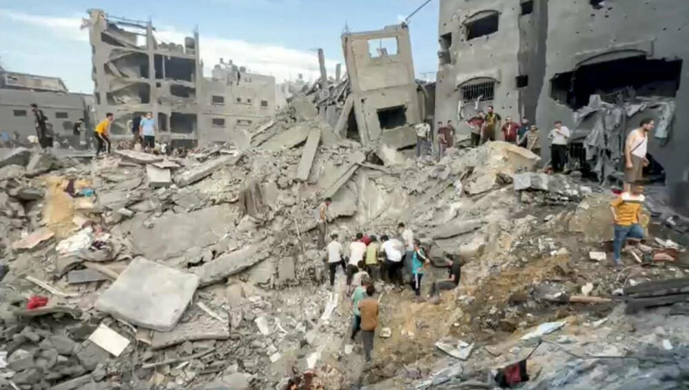 Israelul a bombardat o tabără de refugiați din Fâșia Gaza. Hamas anunță 50 de morți. Un comandant al grupării a fost eliminat - Imaginea 4