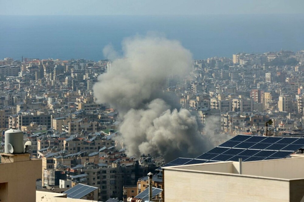 Israelul continuă bombardamentele în Liban. Cum arată acum Beirutul. GALERIE FOTO - Imaginea 17